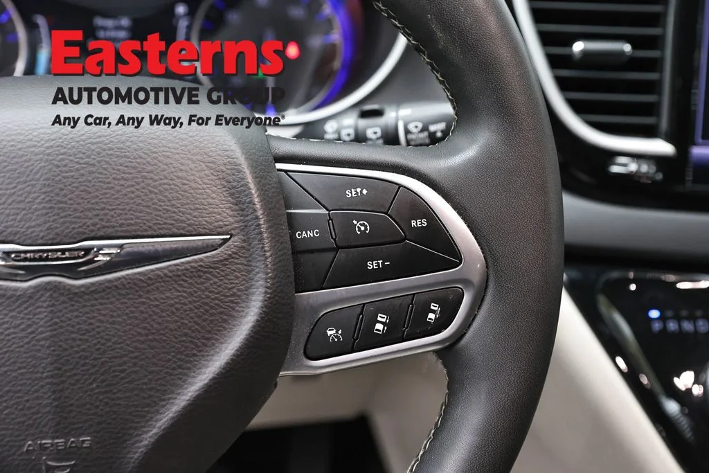 Used 2023 Silver Chrysler Touring L image 16