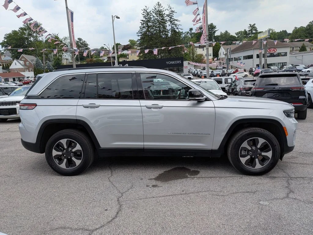 Used 2024 Silver Jeep 4xe image 5