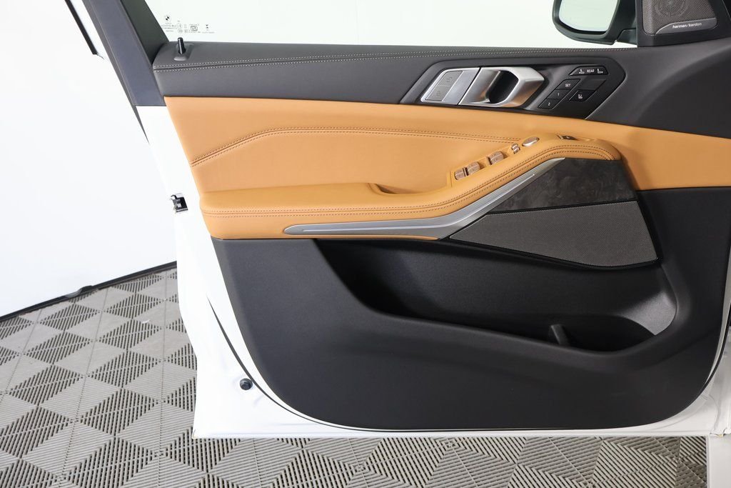 New 2027 Mineral White Metallic BMW xDrive40i image 7
