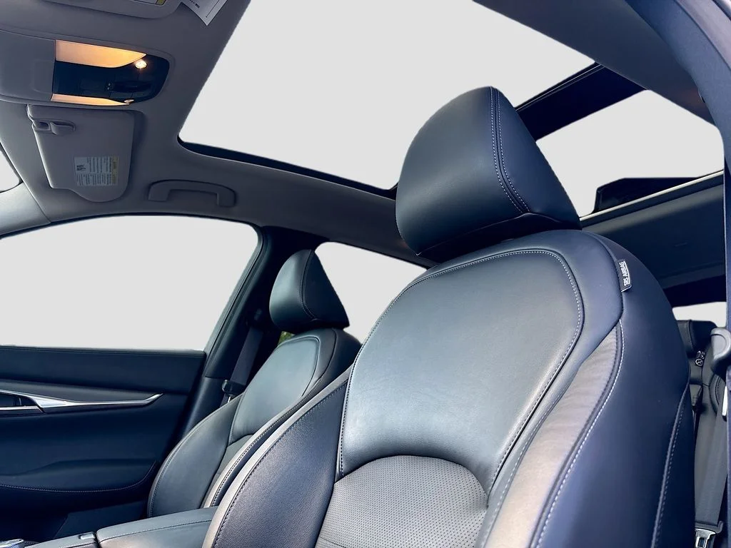 Used 2023 White INFINITI LUXE image 35