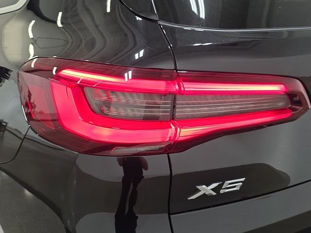 Used 2022 Jet Black BMW xDrive40i image 30