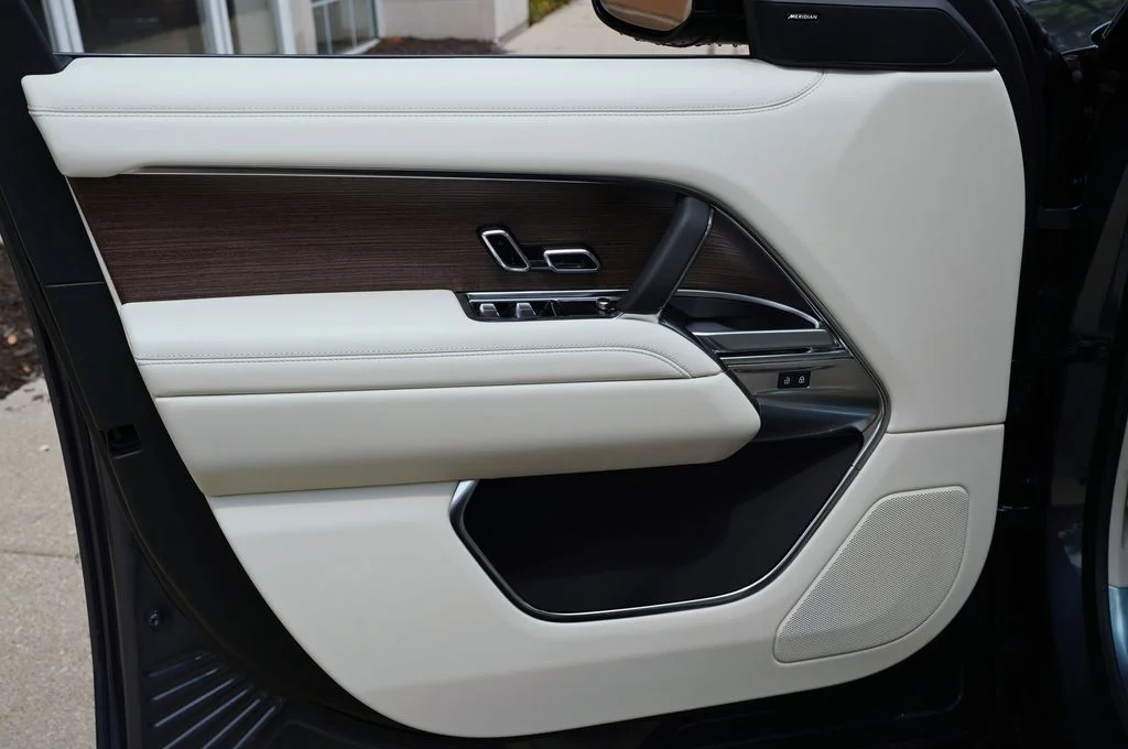 New 2026 Varesine Blue Land Rover SE image 10