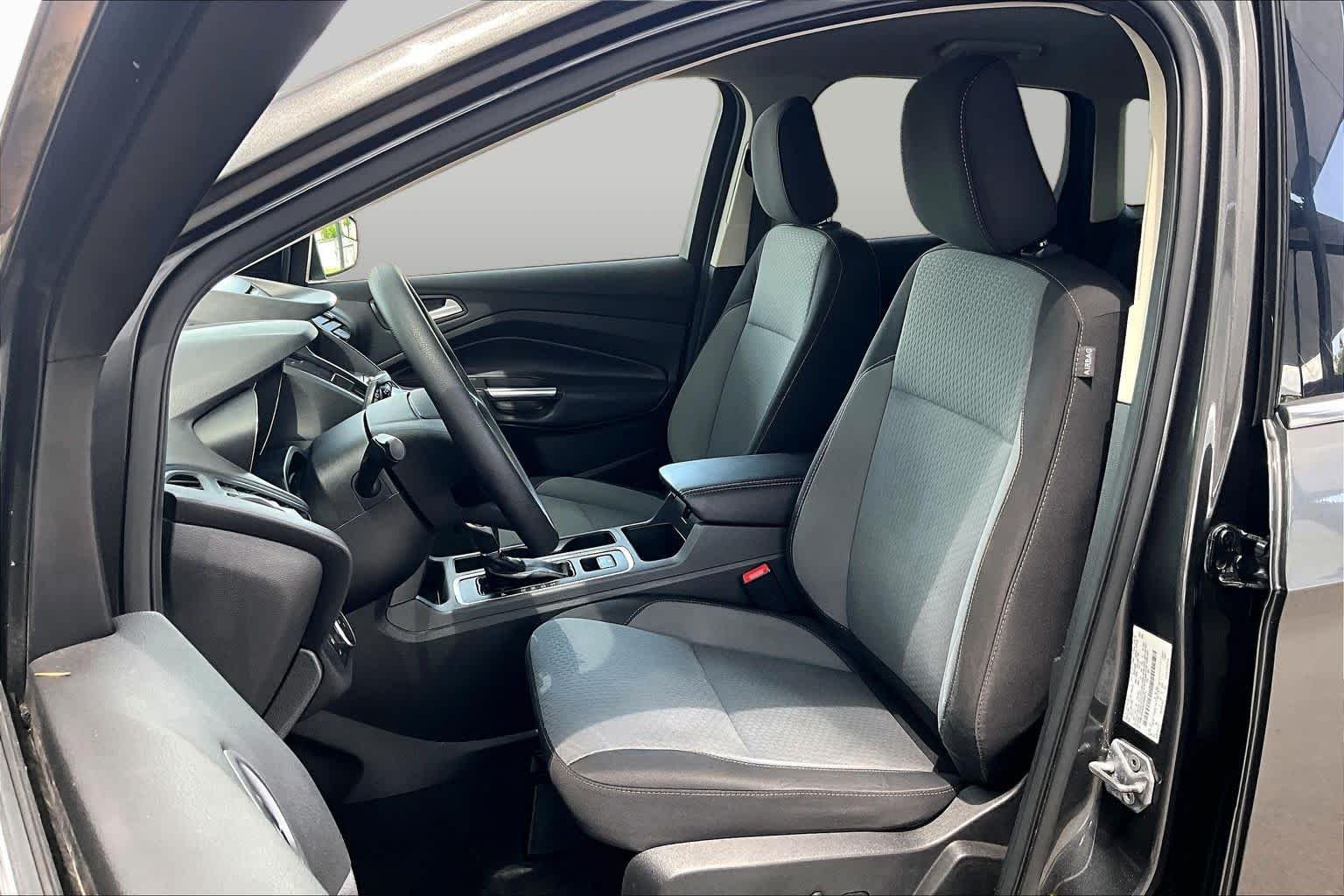 Used 2018 Magnetic Metallic Ford SE image 8