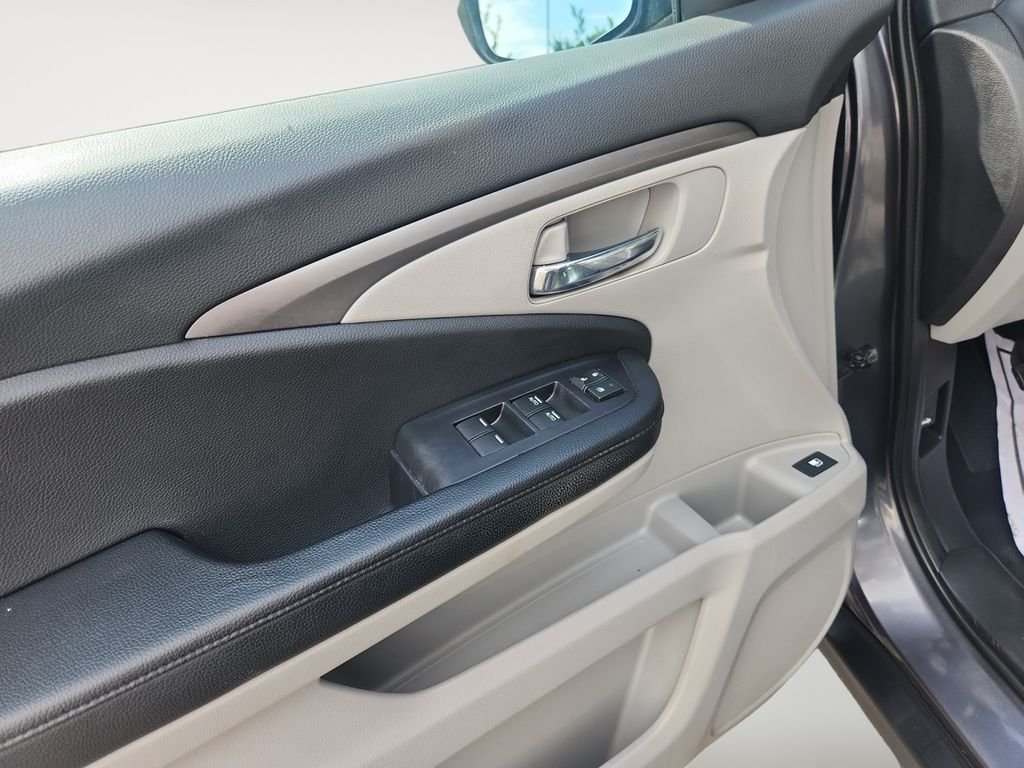 Used 2018  Honda EX image 10