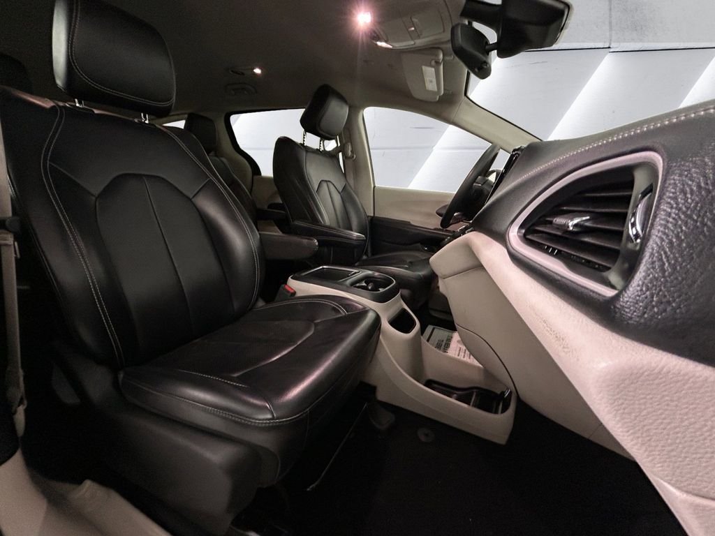 Used 2023 Black Chrysler Touring L image 14