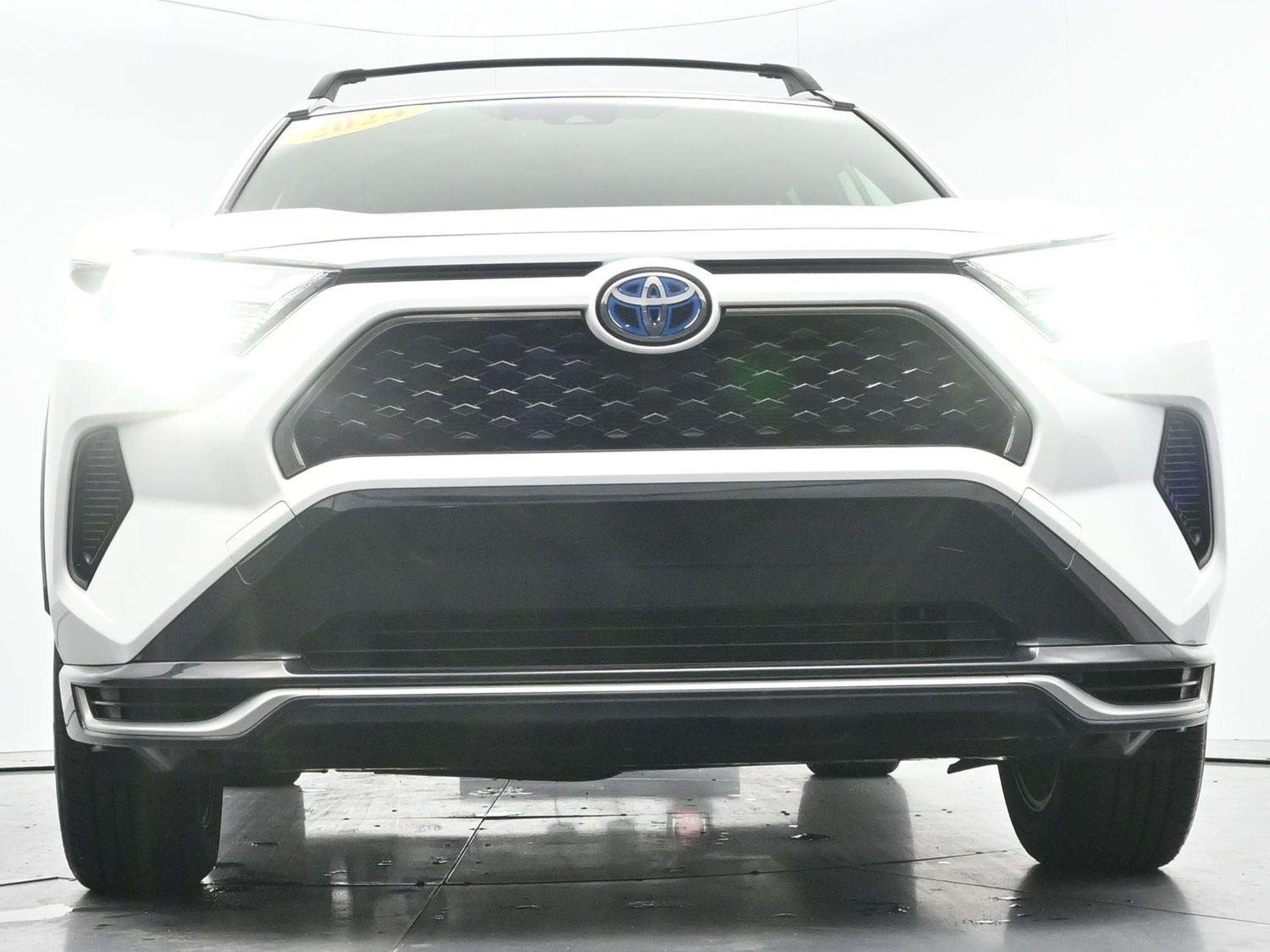 Used 2024 Ice Cap Toyota SE image 45