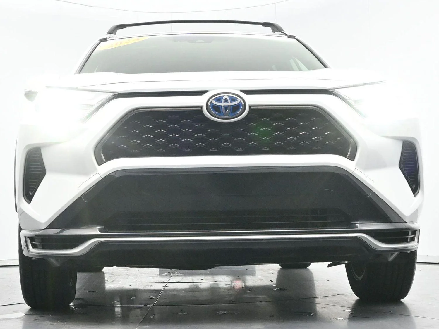 Used 2024 Ice Cap Toyota SE image 45