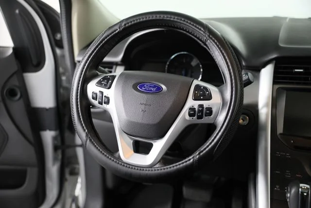 Used 2014 Silver Ford SEL image 3