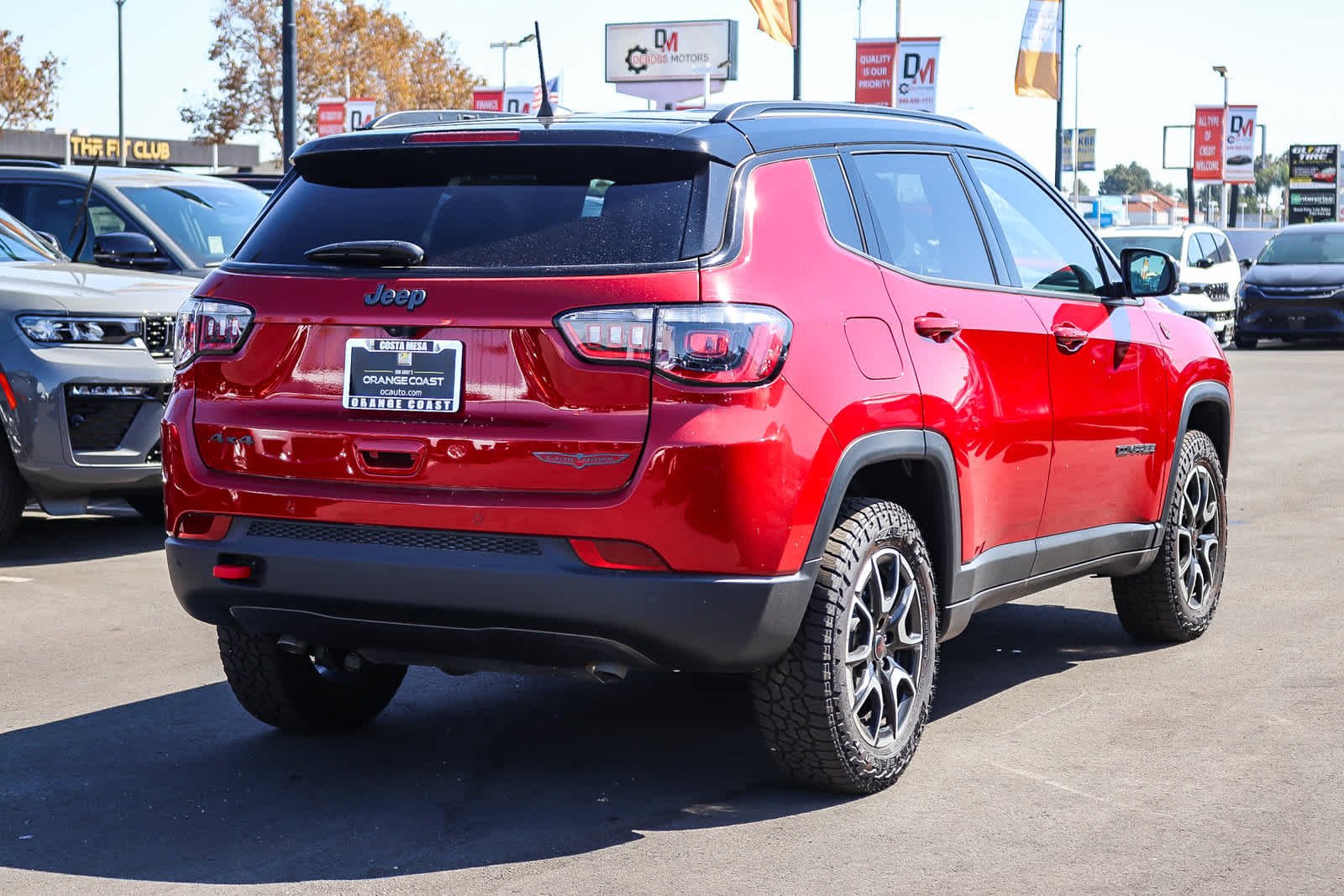 New 2026 Red Hot Pearl-Coat Exterior Paint Jeep Trailhawk image 4