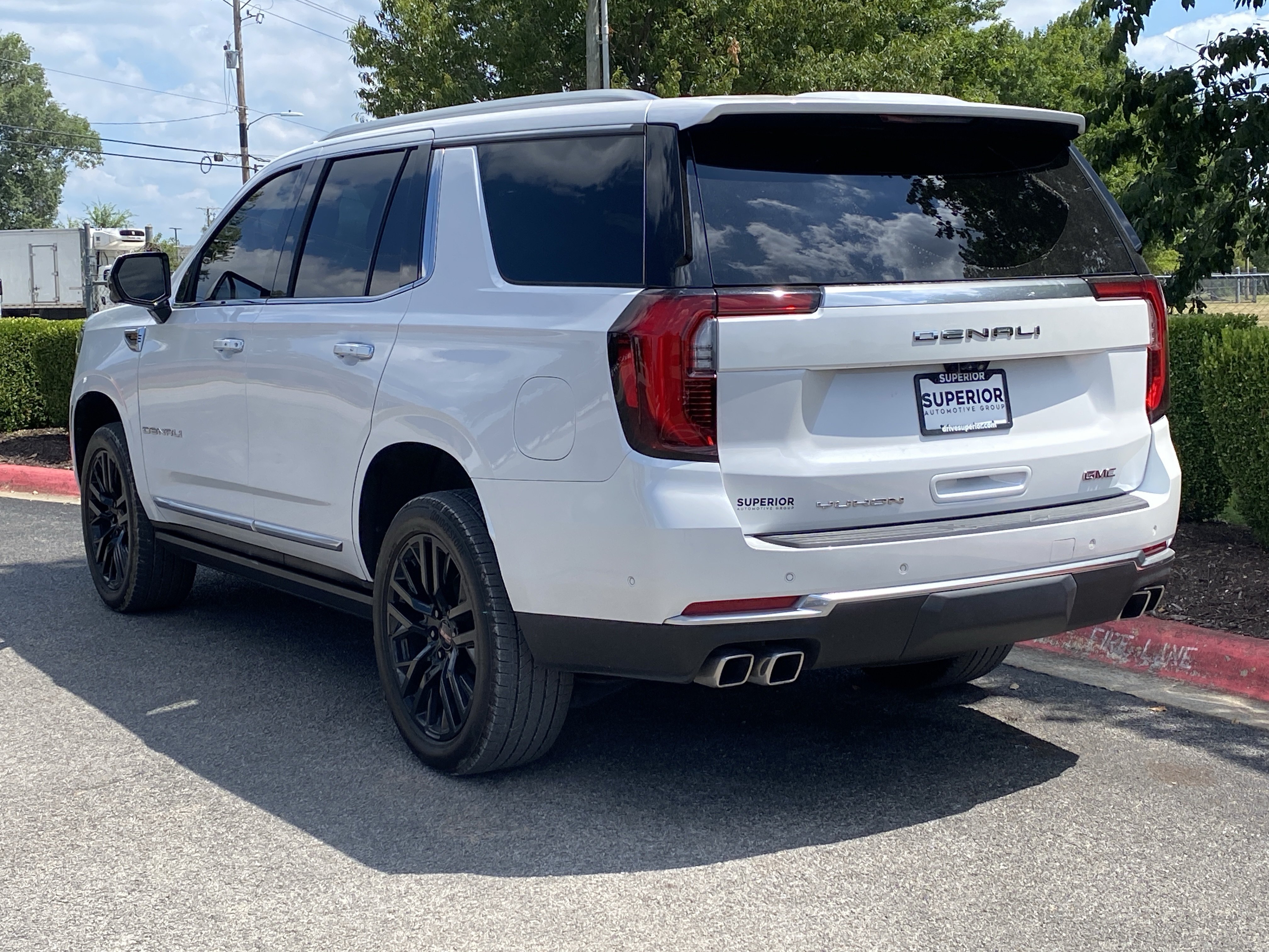 Used 2025 White Frost Tricoat GMC Denali image 11