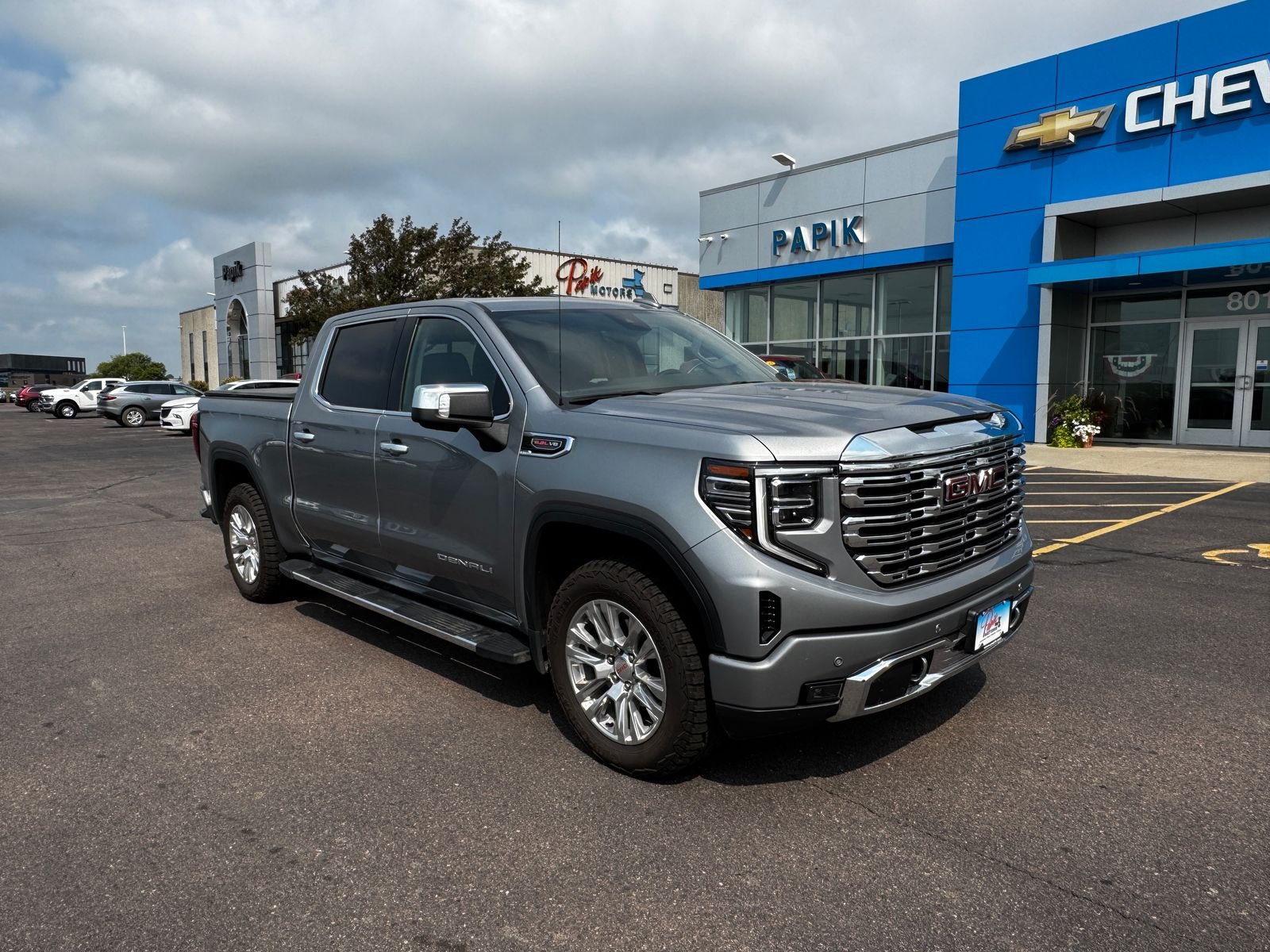 Used 2023 Sterling Metallic GMC Denali image 3