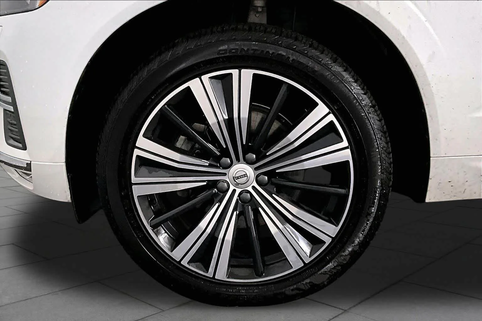 Used 2022 Crystal White Metallic Volvo Inscription image 11