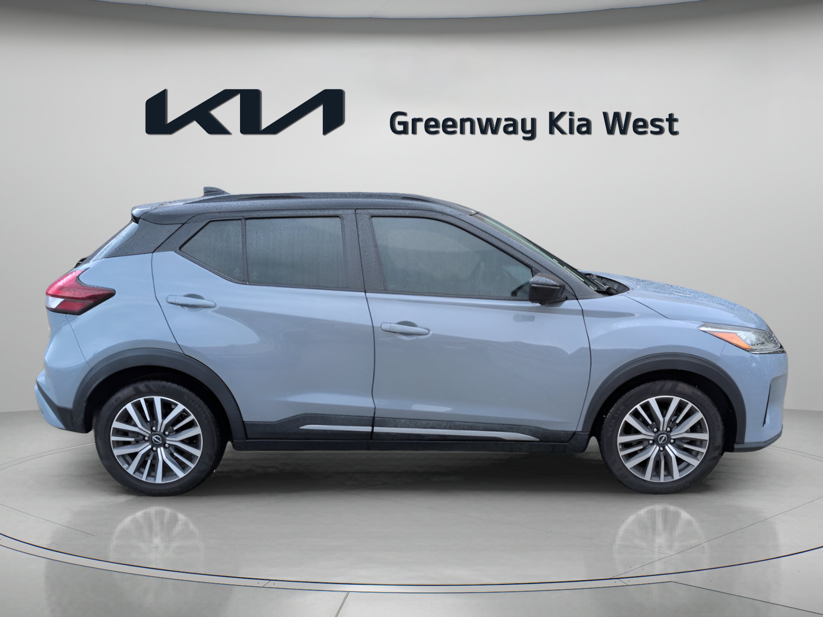 Used 2022 Boulder Gray Pearl Nissan SR image 9