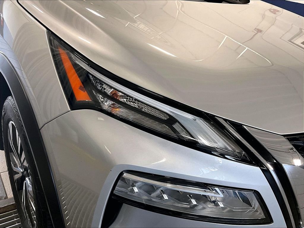 Used 2023 Silver Nissan SV image 32