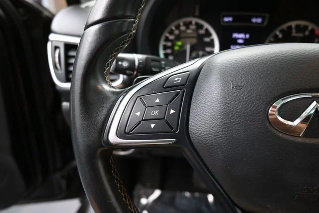 Used 2019 Black INFINITI LUXE image 27
