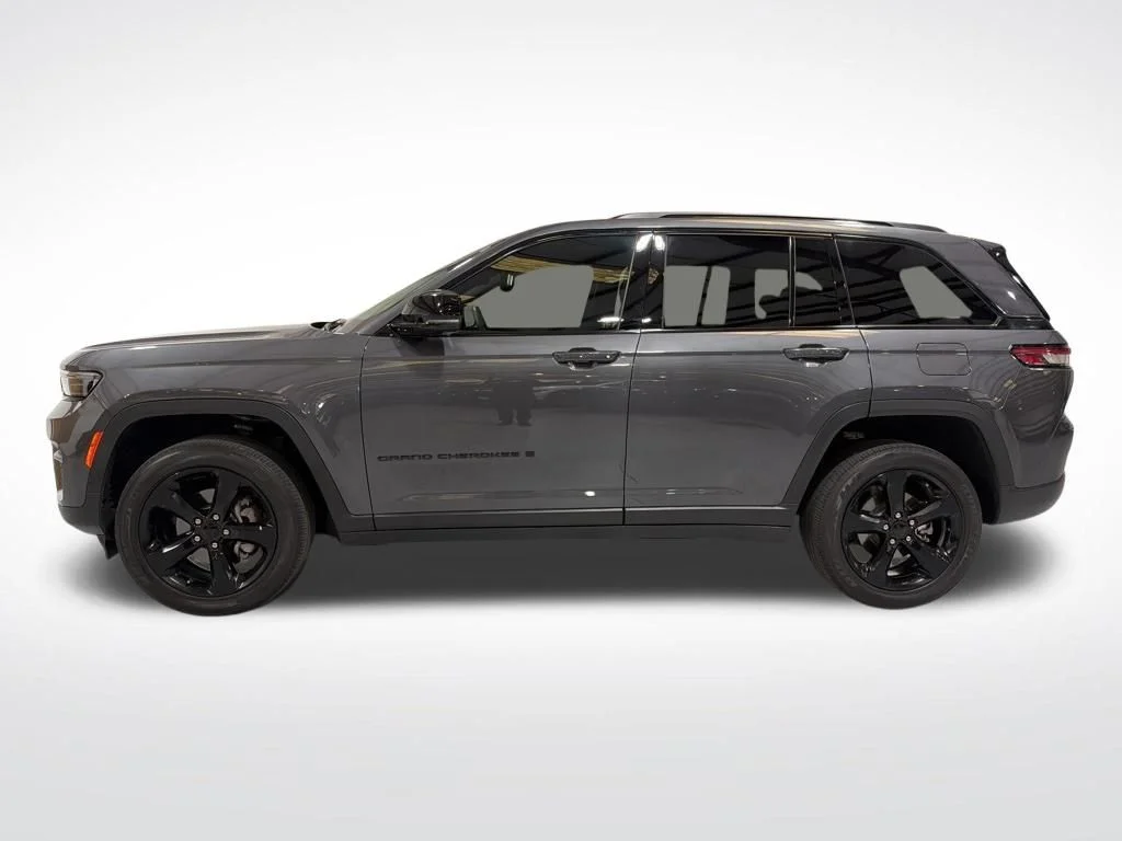 Used 2023 Gray Jeep Altitude X image 10