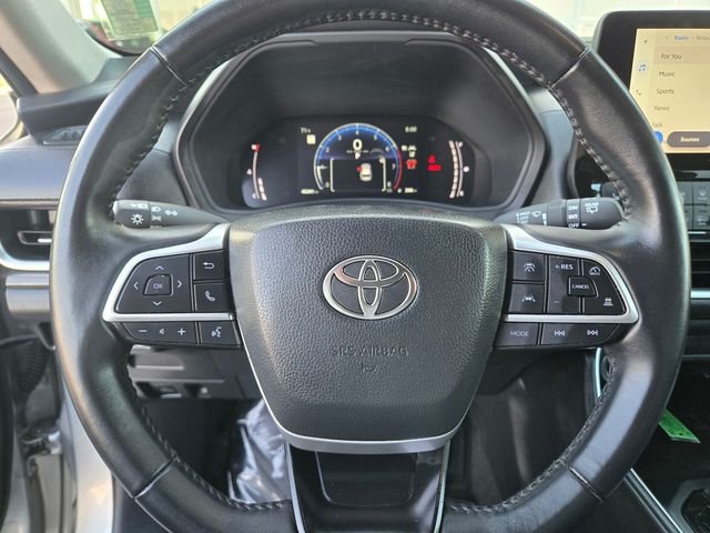 Used 2025 Silver Toyota XLE image 20
