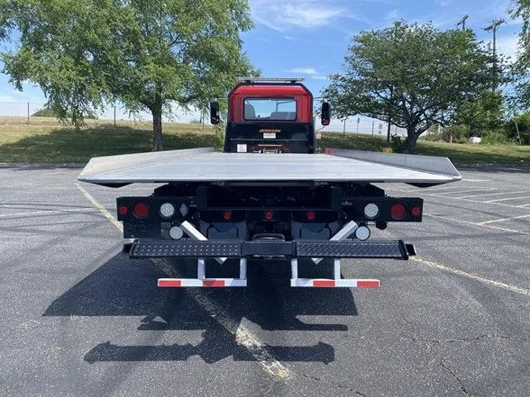 Used 2024 Red Mack  image 12