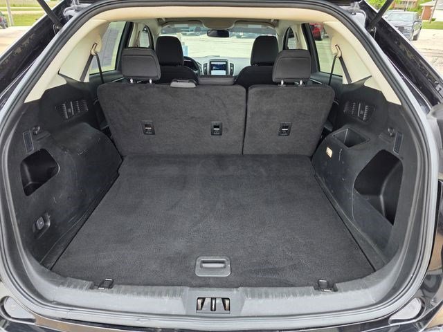 Used 2022 Black Metallic Ford SE image 9