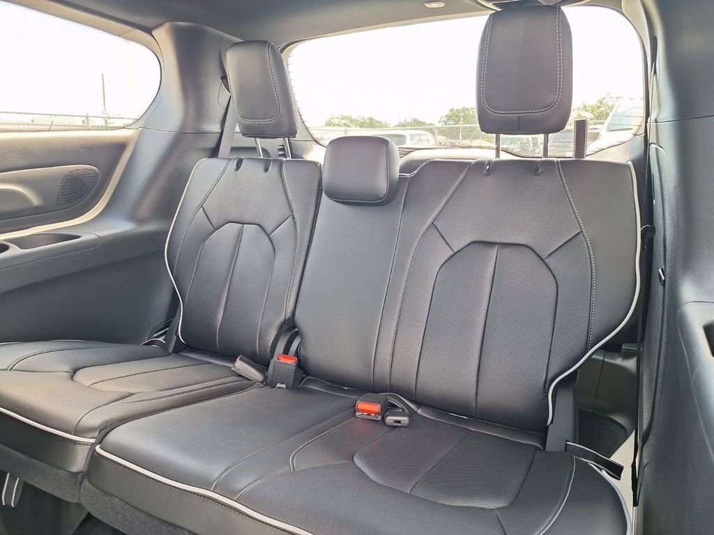 2026 Chrysler Pacifica Limited - Photo 10