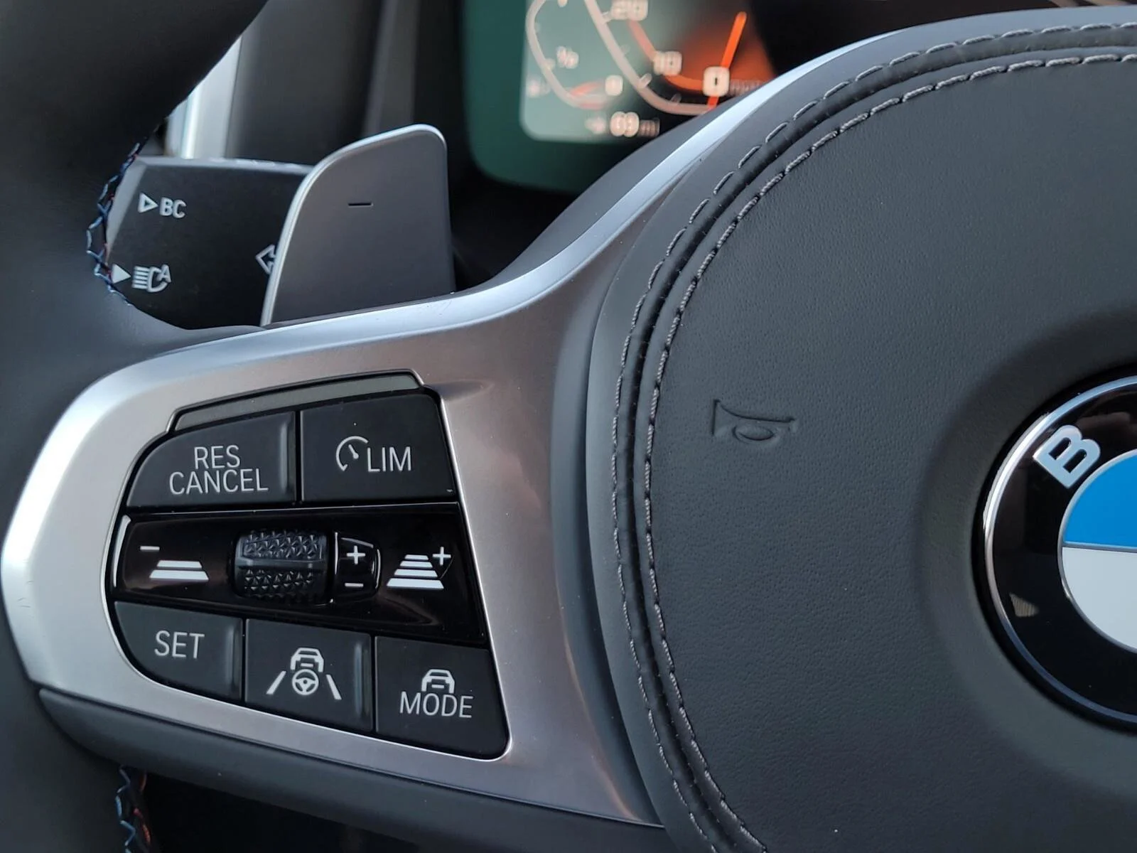2026 BMW 8 Series M850i - Photo 14