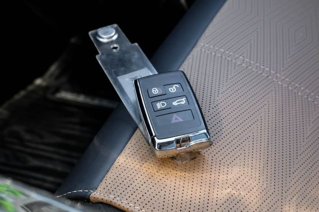 New 2026 Santorini Black Land Rover Autobiography image 64