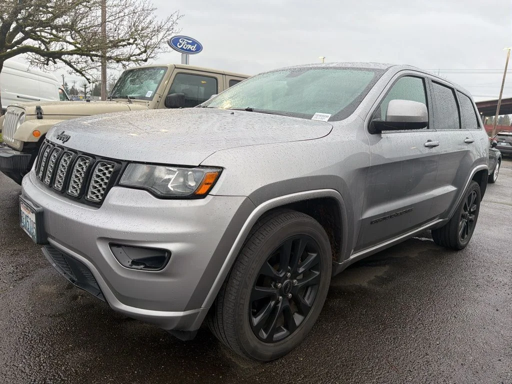 Used 2017 Billet Silver Metallic Clearcoat Jeep Altitude image 1