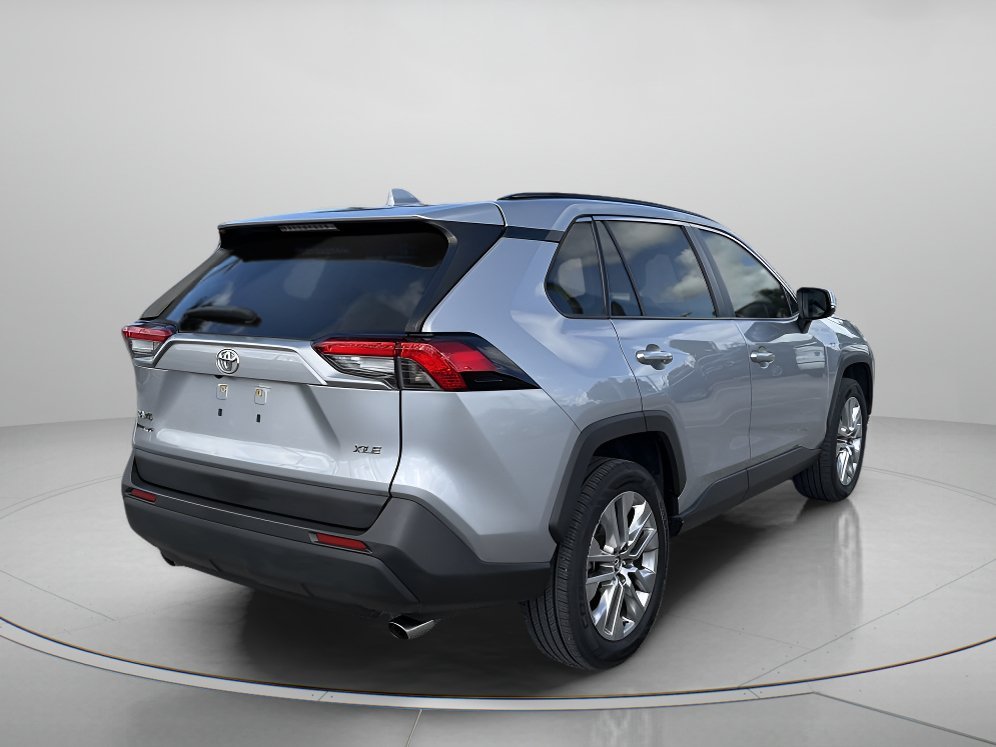 Used 2020 Silver Sky Metallic Toyota XLE Premium image 3