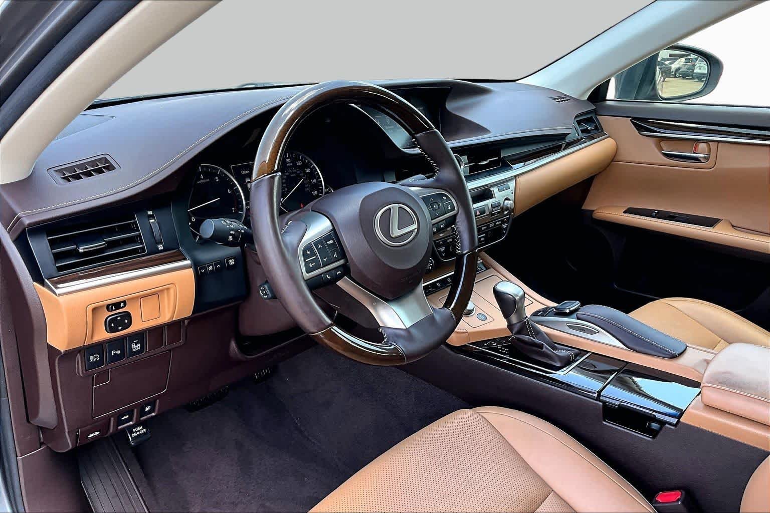 Used 2016 Nebula Gray Pearl Lexus  image 17