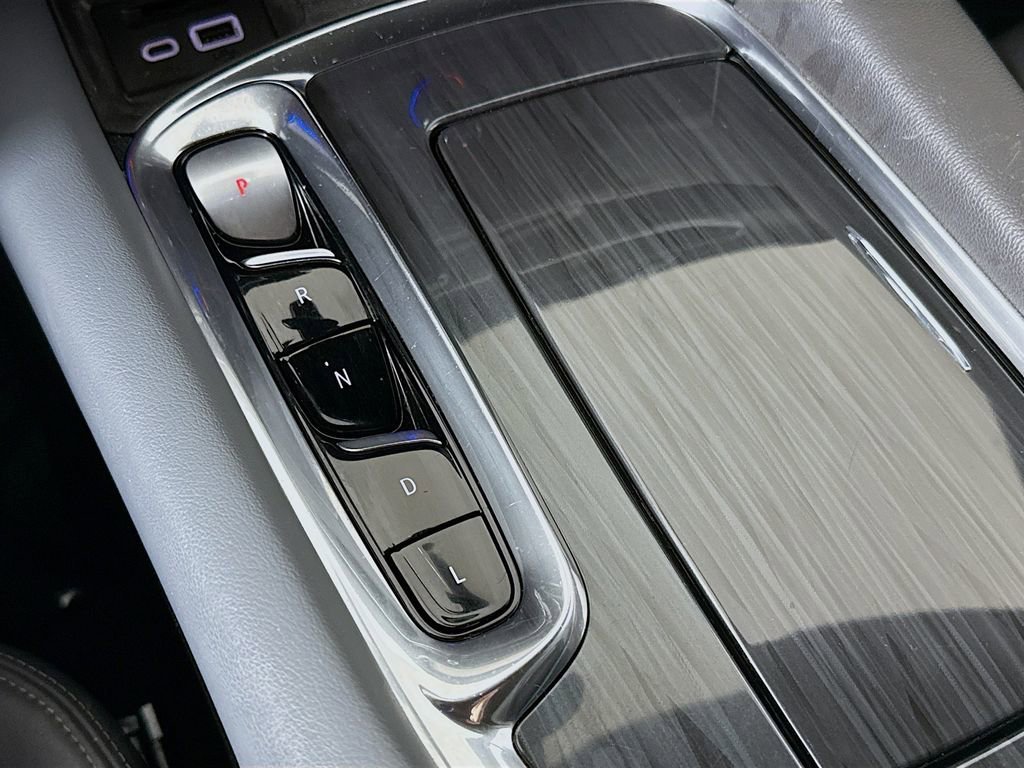 Used 2023 Summit White Buick Essence image 16