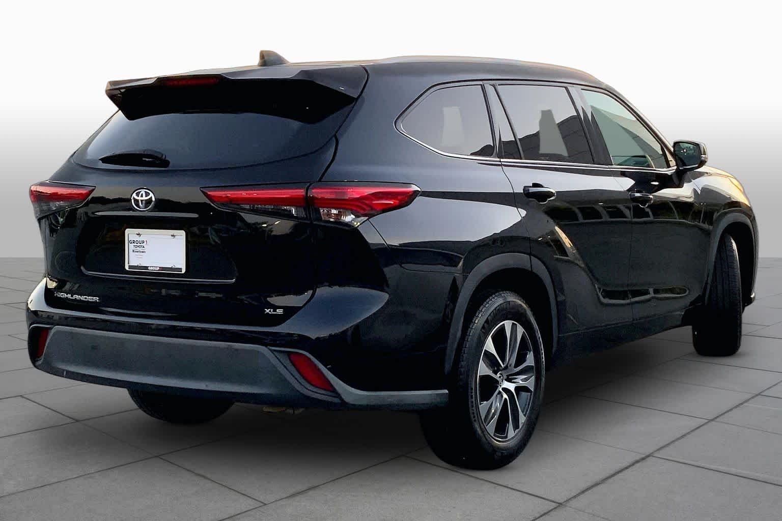 Used 2022 Midnight Black Metallic Toyota XLE image 12