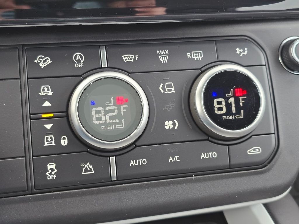 2026 Land Rover Defender X-Dynamic SE - Photo 13