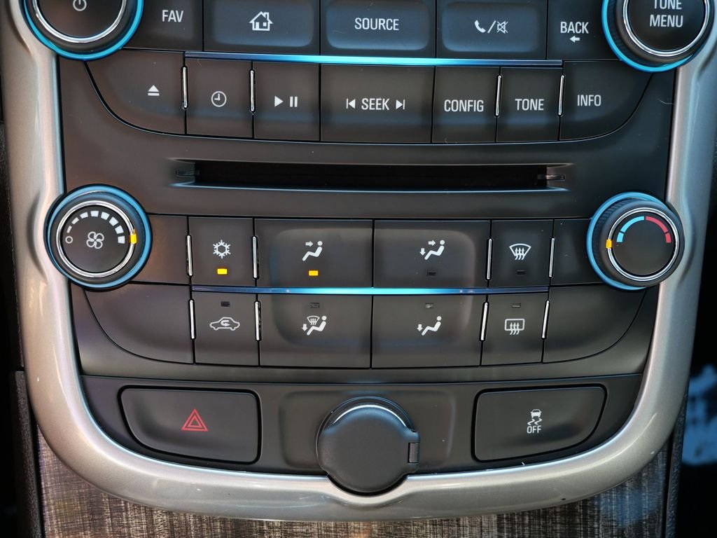 Used 2014 Silver Chevrolet LT image 25