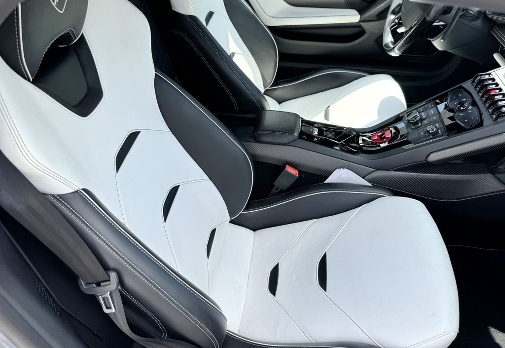 Used 2018 Silver Lamborghini LP580-2S image 25