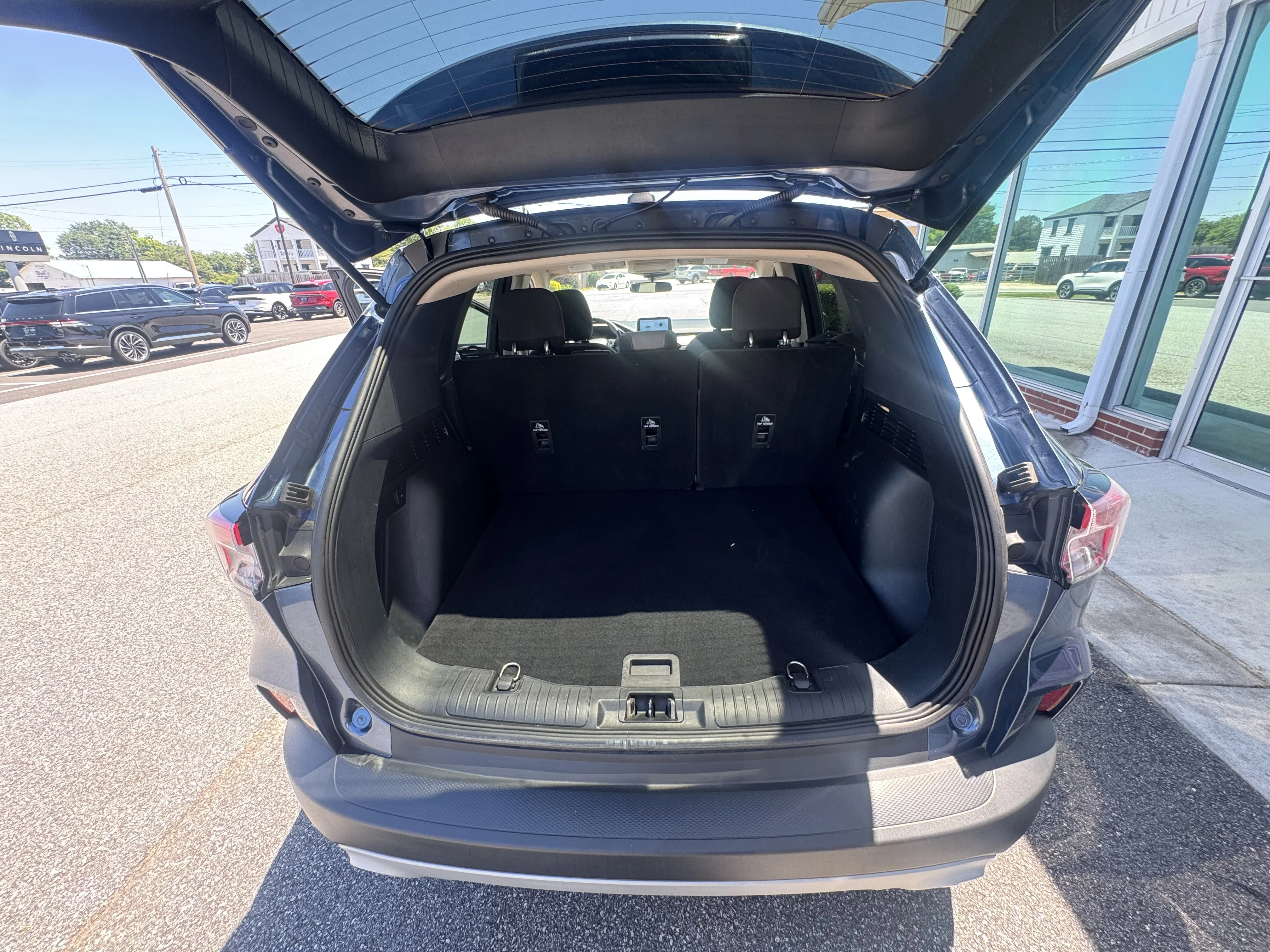 Used 2020 Blue Metallic Ford SE image 10