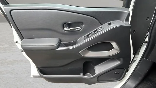 Used 2024 White Nissan SL image 18