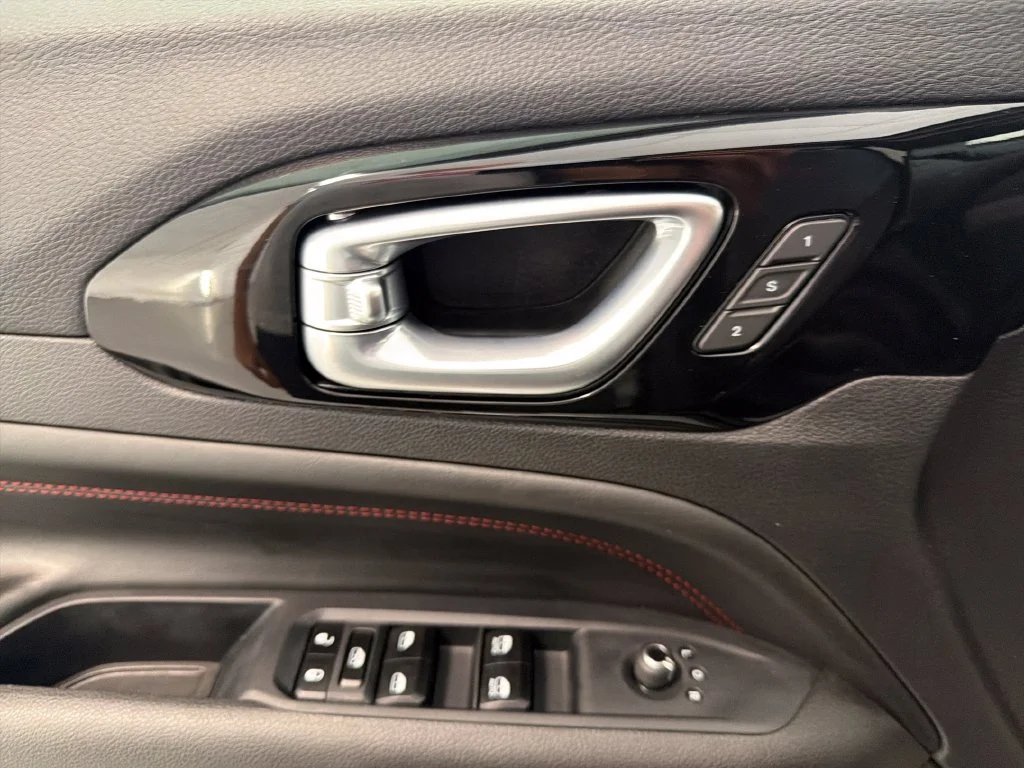 Used 2025 Black Jeep Trailhawk image 12