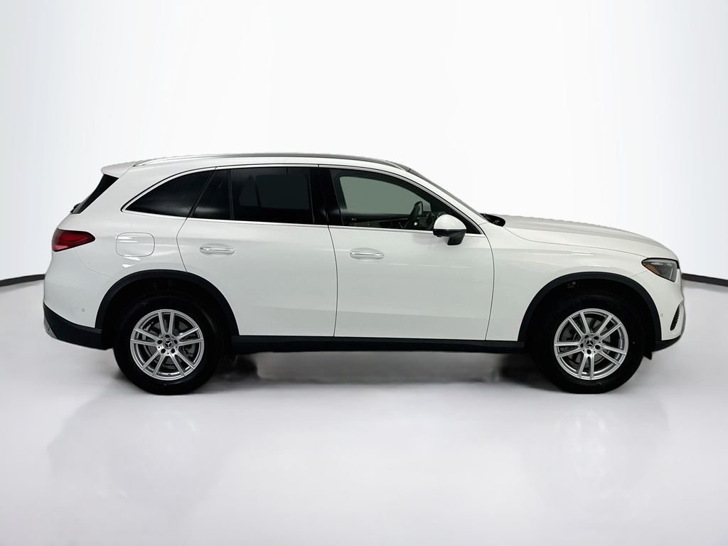 New 2027 Polar White Mercedes-Benz GLC 300 image 4
