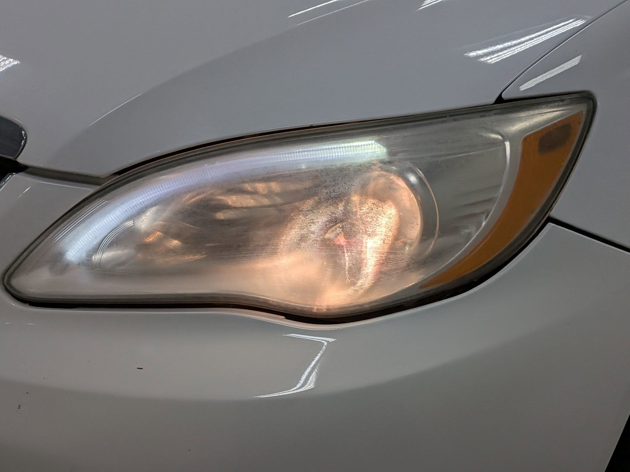 Used 2014 Bright White Clearcoat Chrysler LX image 11