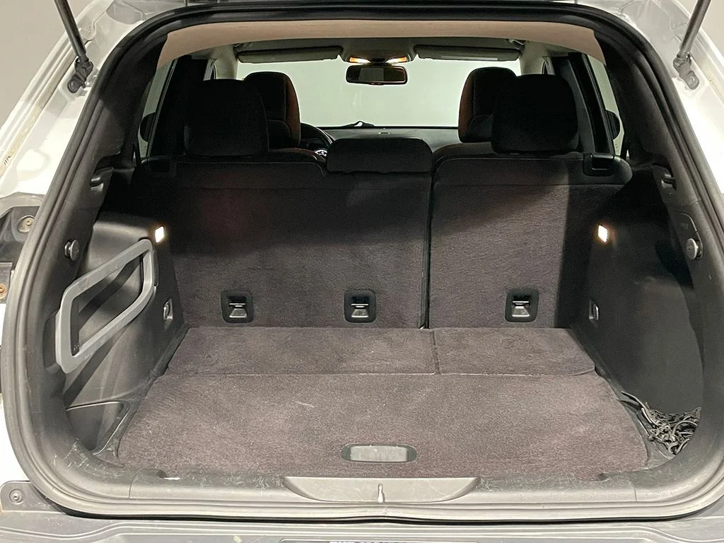 Used 2017 White Jeep Latitude image 5