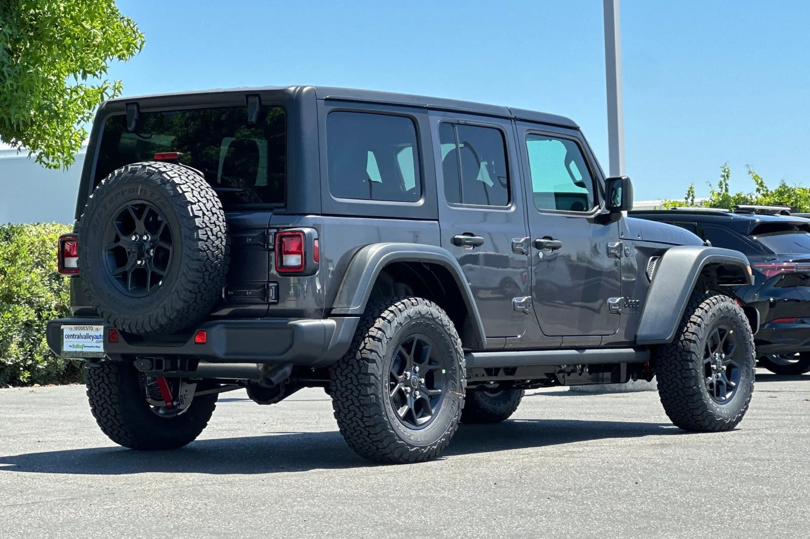 New 2026 Granite Crystal Metallic Clear-Coat Exterior Paint Jeep Willys image 4