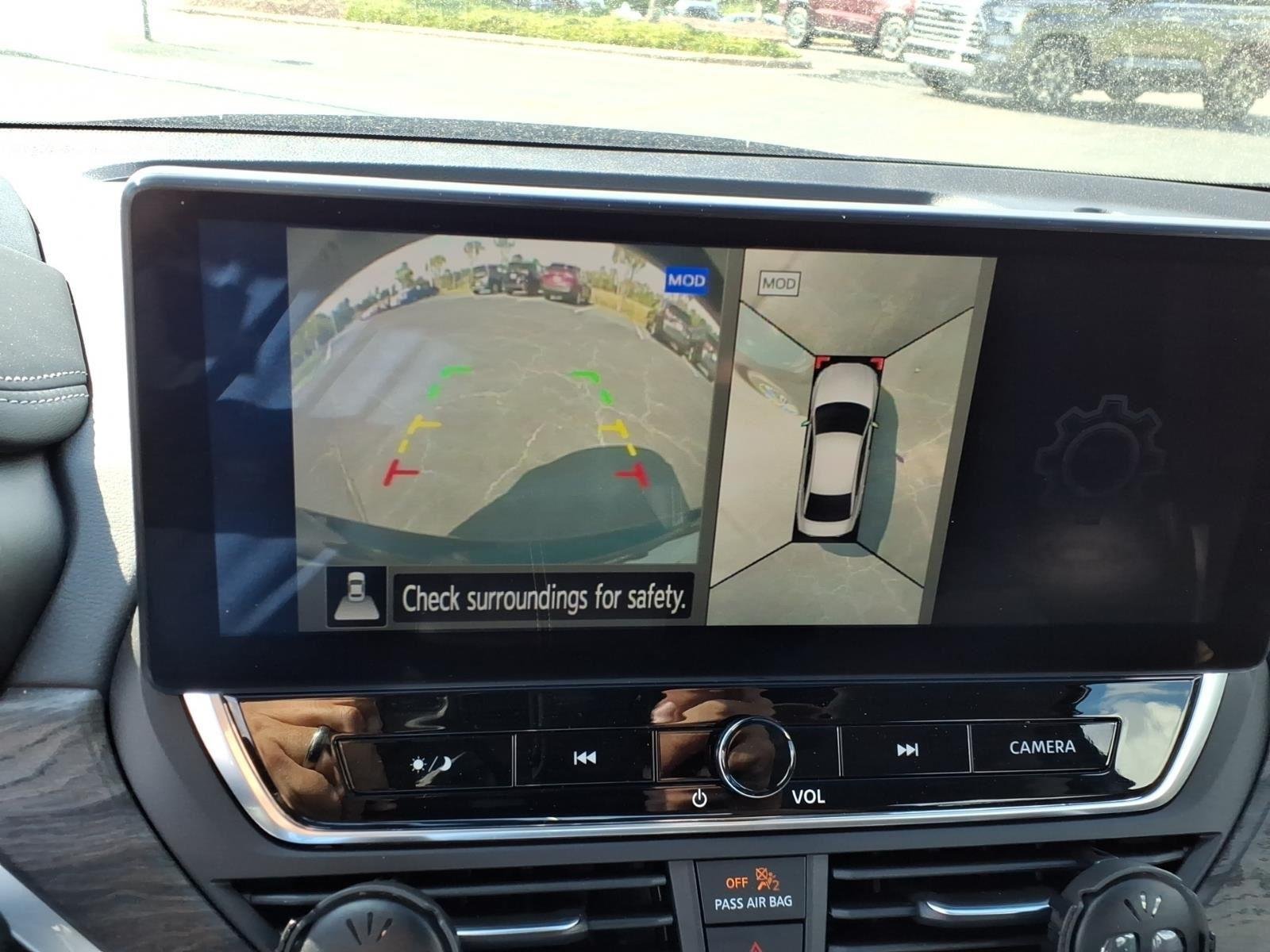 Used 2025 Super Black Nissan SL image 5