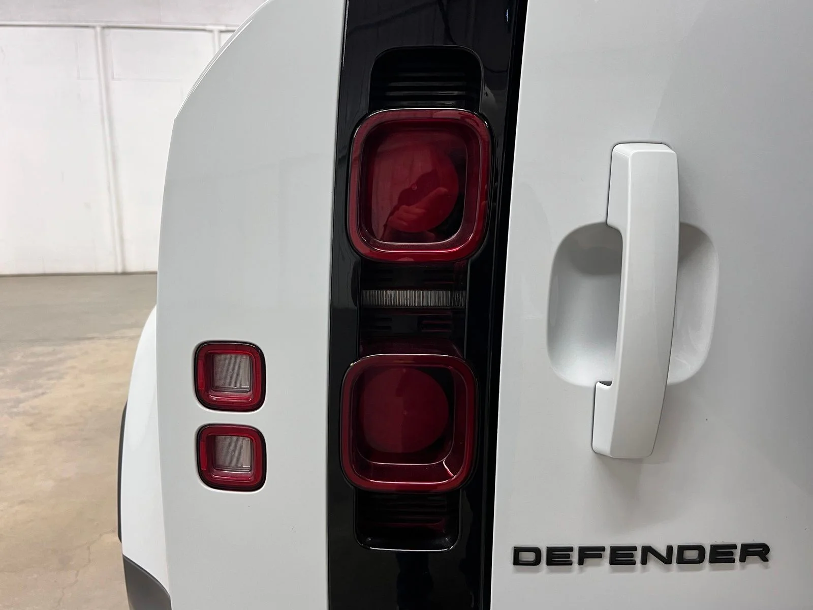 Used 2022  Land Rover S image 8