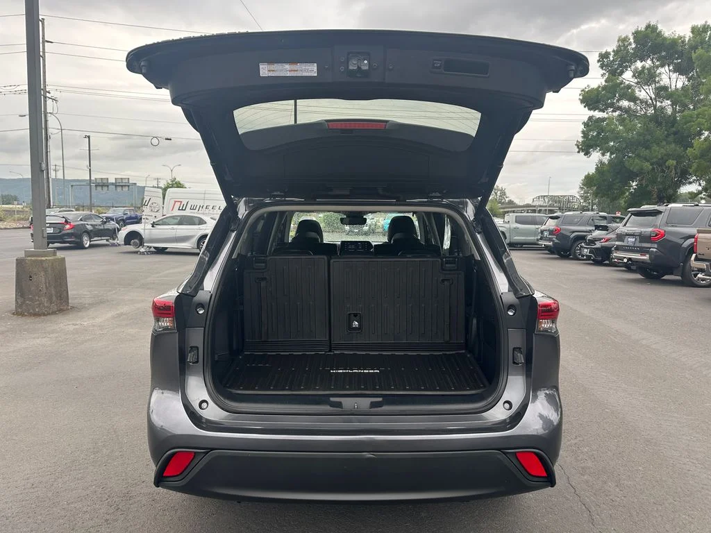 Used 2022 Gray Toyota XLE image 11