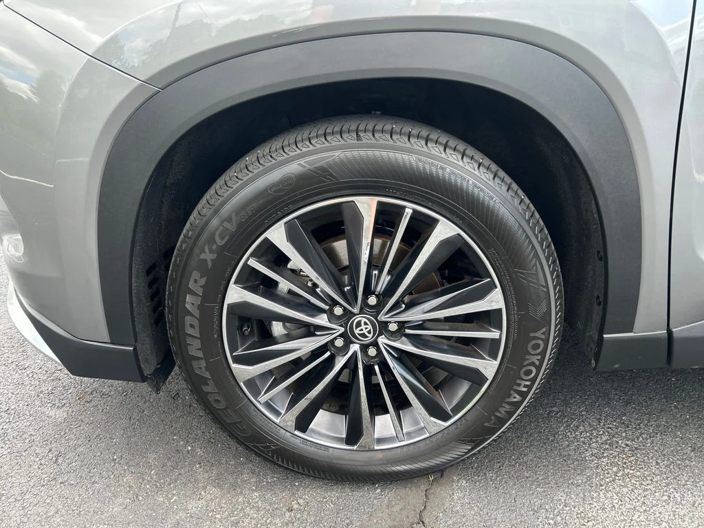 Certified Used 2025  Toyota MAX Platinum image 29
