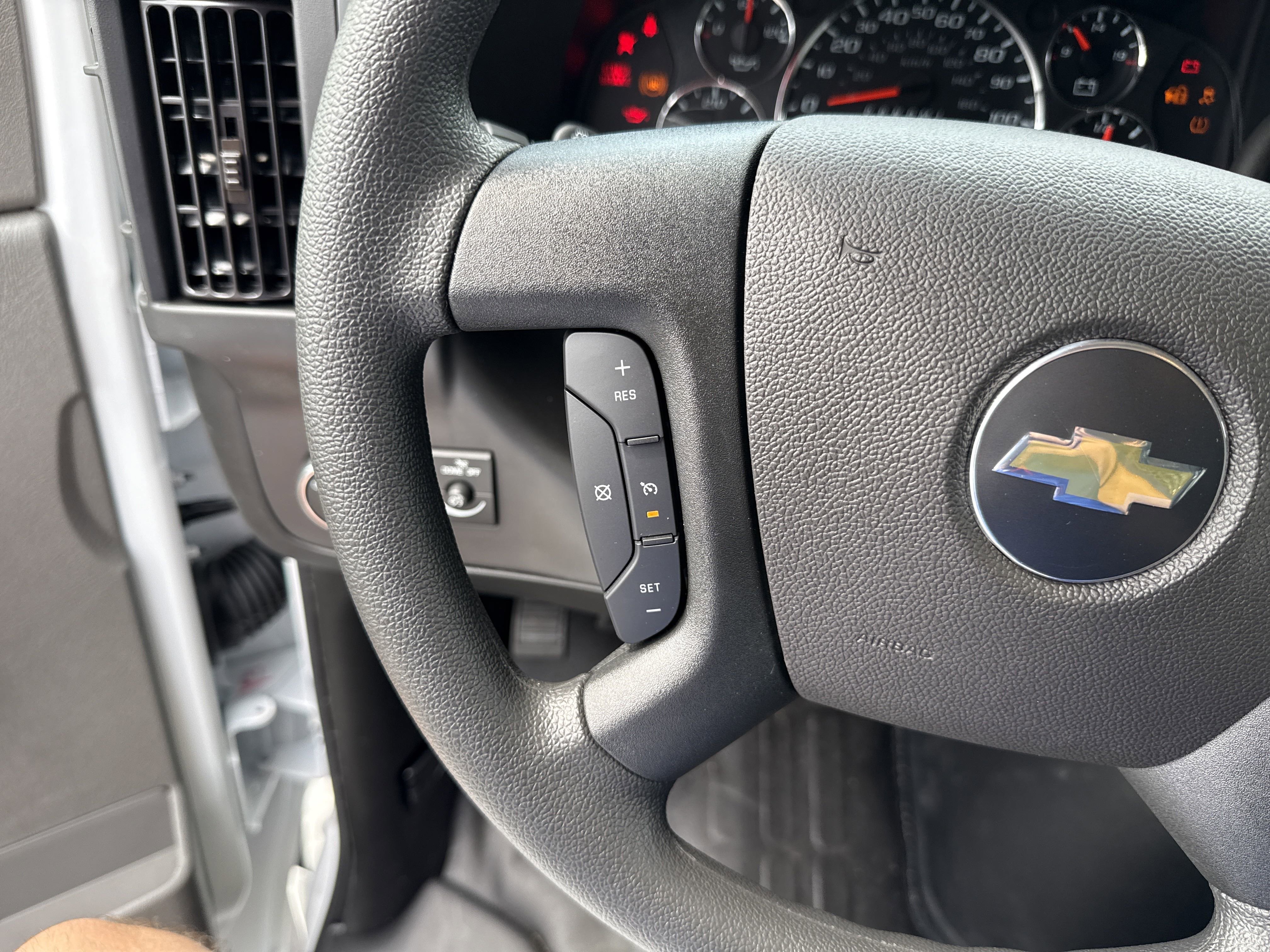 2025 Chevrolet Express Cargo Work Van - Photo 15