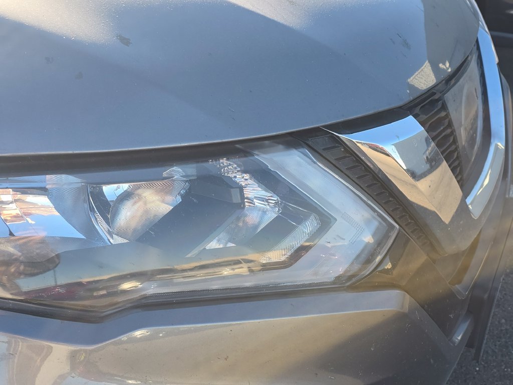 Used 2017 Gray Nissan S image 13