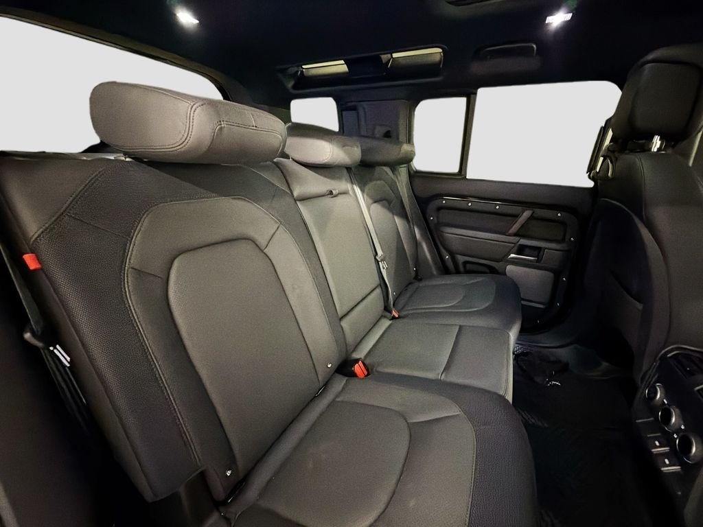 Used 2024 Black Land Rover X-Dynamic SE image 28