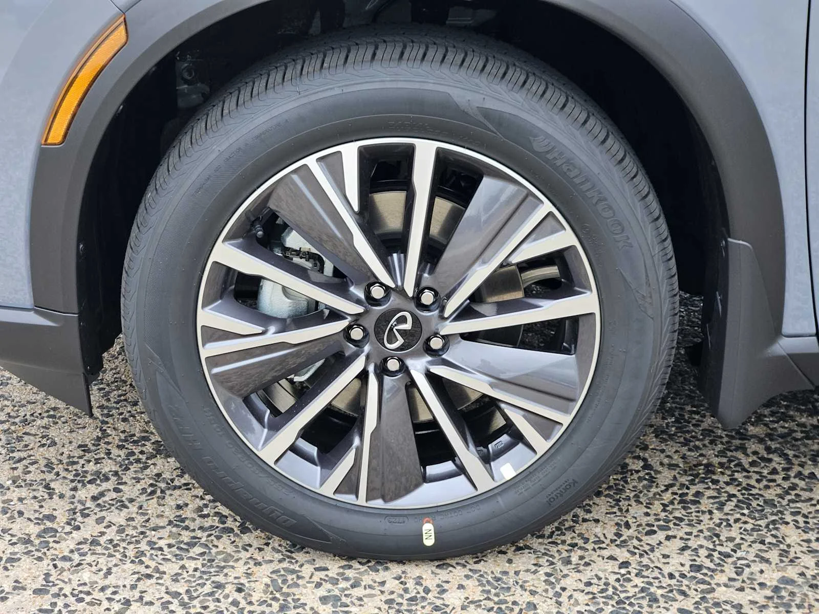 New 2027 HARBOR GRAY INFINITI Luxe FWD image 7
