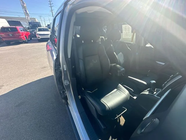 Used 2015 Silver Jeep Latitude image 25